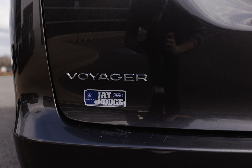 2023 Chrysler Voyager LX - Photo 44