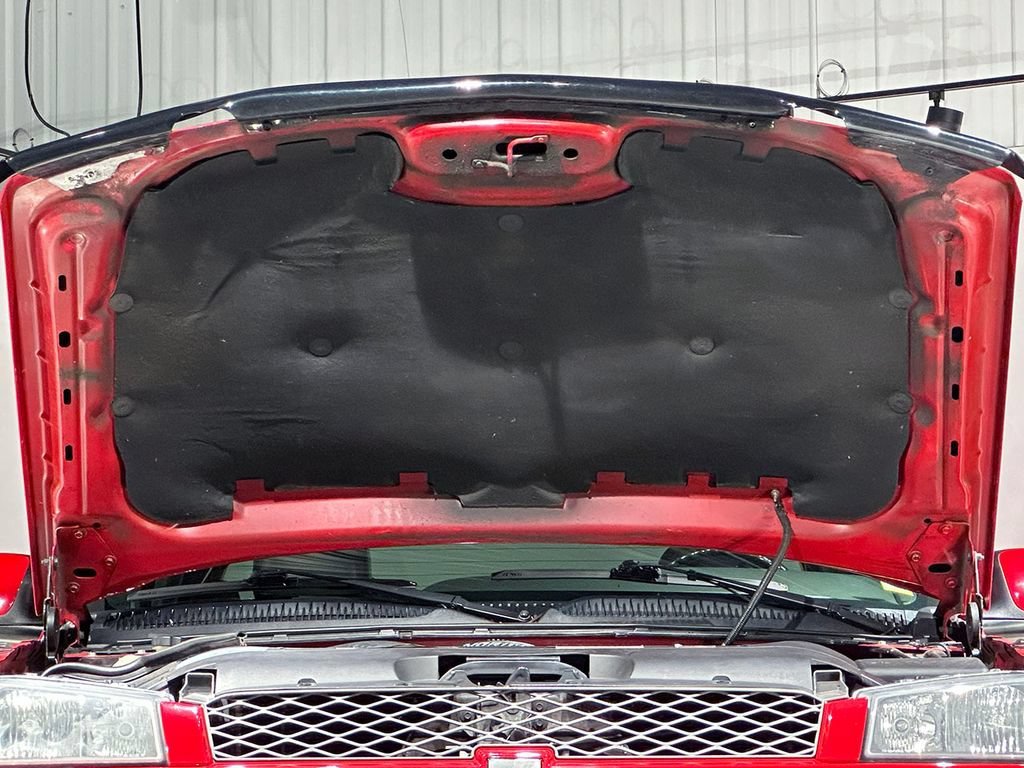 Used 2004 Victory Red Chevrolet NA image 29