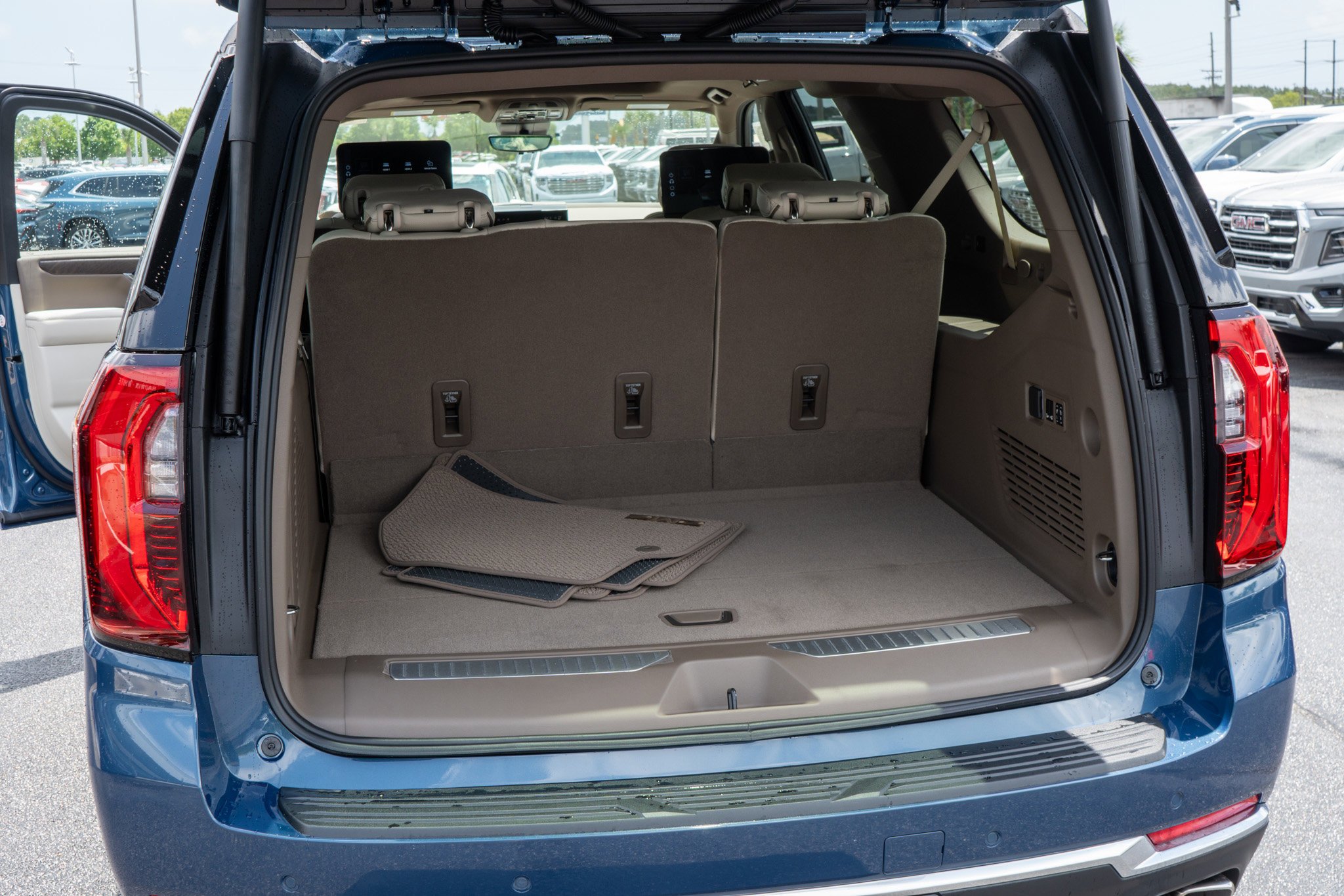 2026 GMC Yukon XL Denali - Photo 33