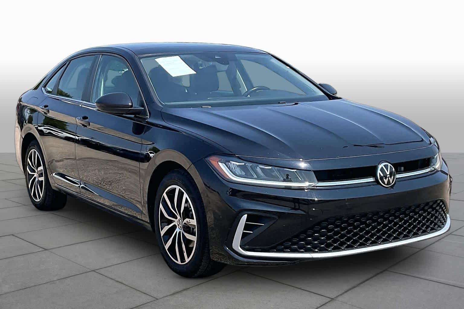 Used 2025 Deep Black Pearl Volkswagen SE image 3