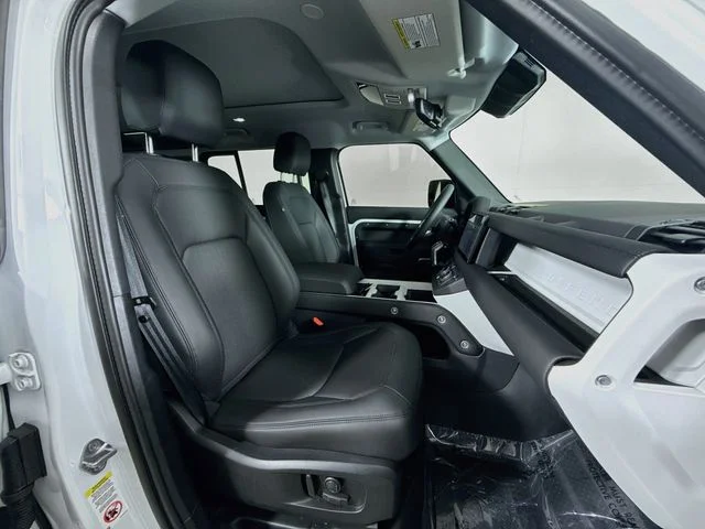 Used 2025 Fuji White Land Rover S image 30