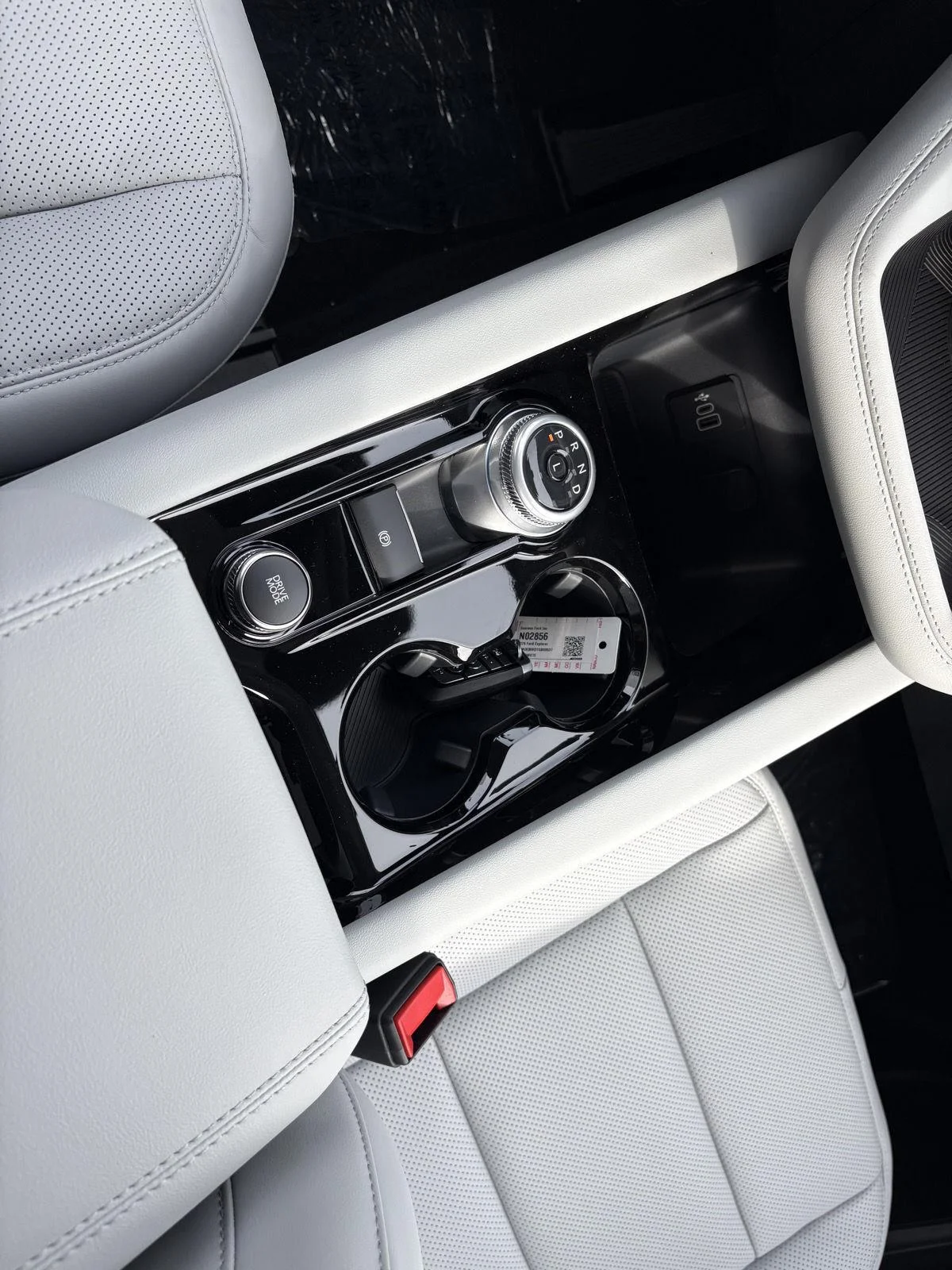 New 2026 Star White Metallic Tri-Coat Ford Platinum™ image 14