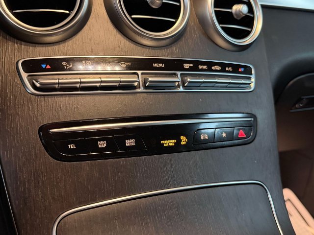 Certified Used 2022  Mercedes-Benz GLC 300 image 27