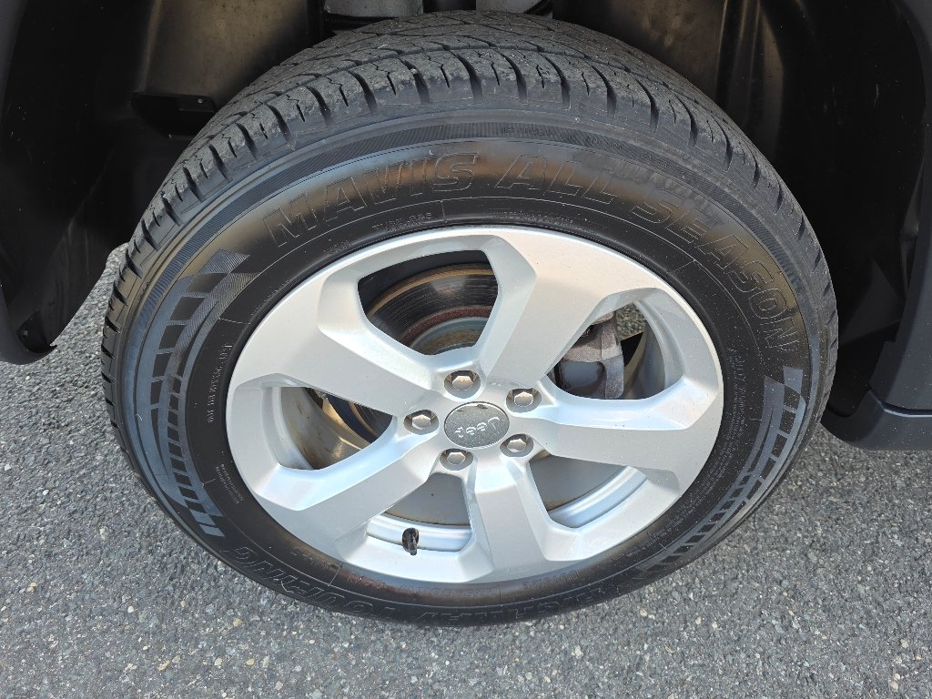 Used 2017 White Clear Coat Jeep Latitude image 26