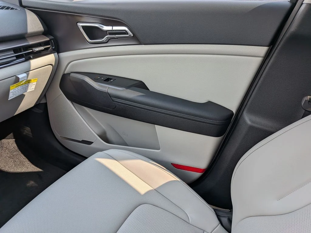 New 2027 Fusion Black Kia EX image 12