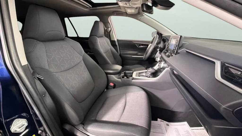 Used 2019 Blue Toyota XLE image 33