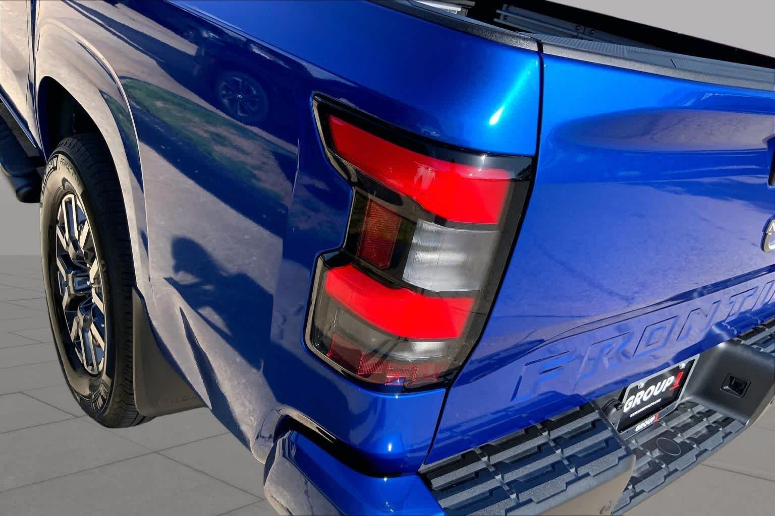 Used 2024 BLUE Nissan SL image 27