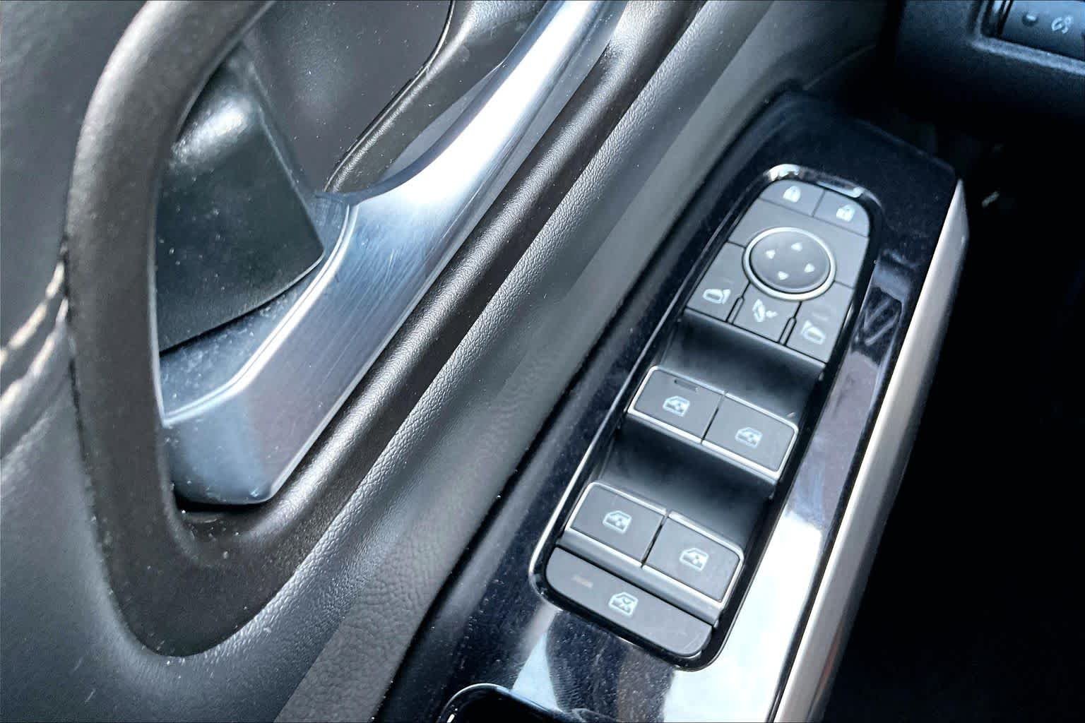 Used 2025 Super Black Nissan Platinum image 35