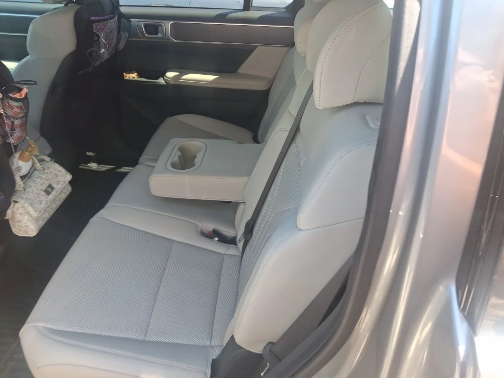 Used 2024 Shimmering Silver Hyundai SEL image 6