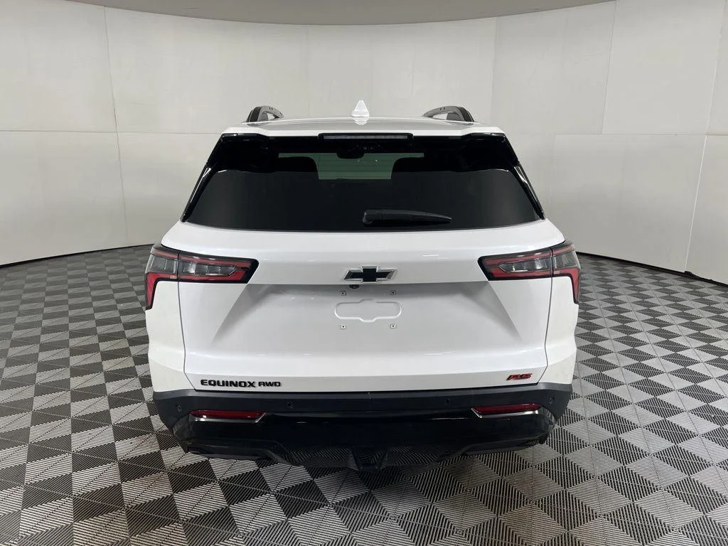 Used 2025 Pearl Chevrolet RS image 7