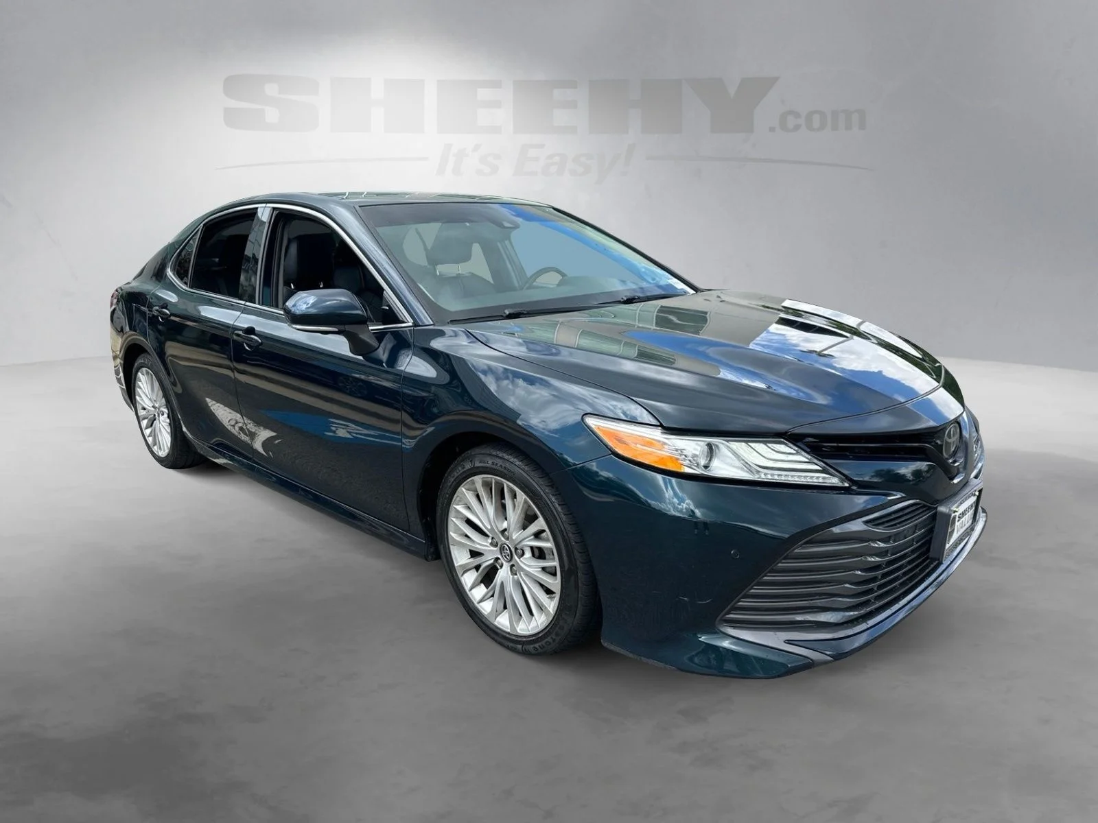 Used 2018 Blue Toyota XLE image 2