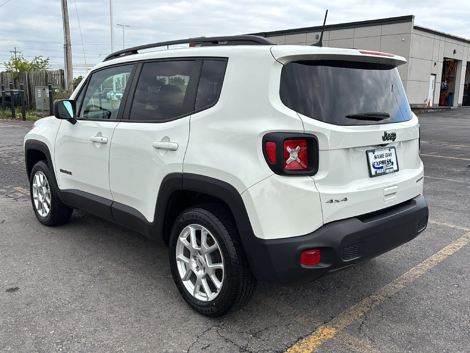 Used 2022 Alpine White Clearcoat Jeep Sport image 7