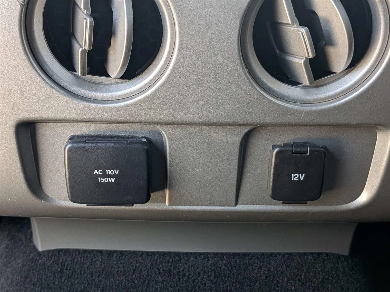 Used 2012  Ford Platinum image 14