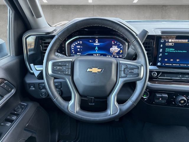 Used 2025 Summit White Chevrolet LT image 21