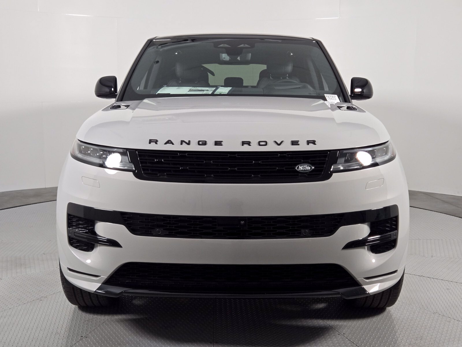 New 2027 Borasco Grey Land Rover Dynamic SE image 8