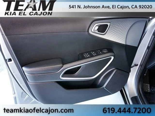 2023 Kia Soul LX - Photo 22