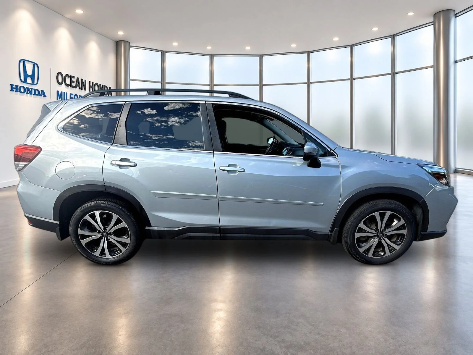 Used 2020 Ice Silver Metallic Subaru Limited image 4