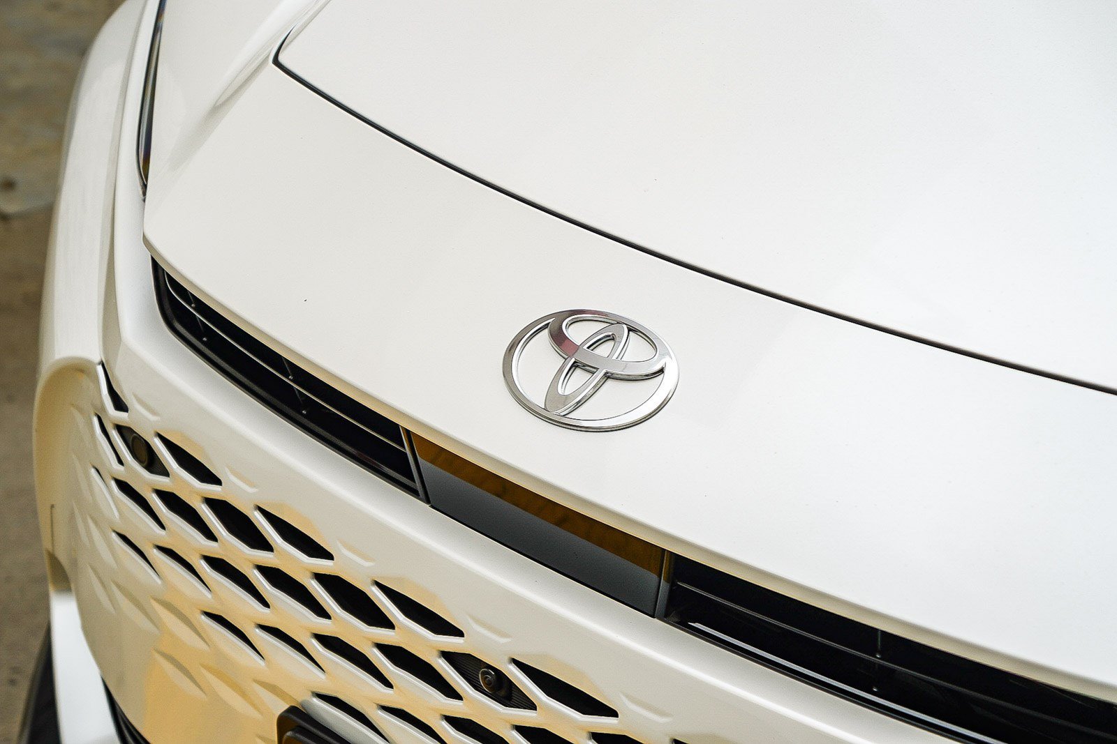 New 2026 Oxygen White Toyota Limited image 9