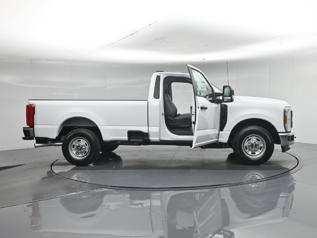 New 2027 Oxford White Ford XL image 4
