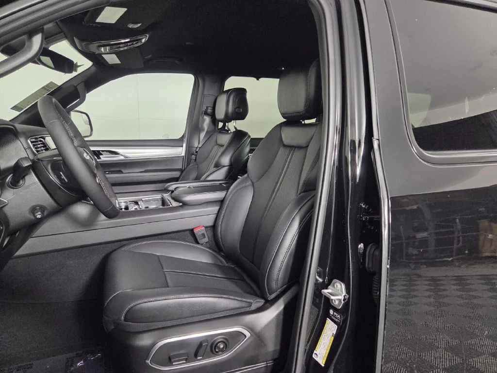 New 2026 High Gloss Black Exterior Paint Jeep Limited Altitude image 10