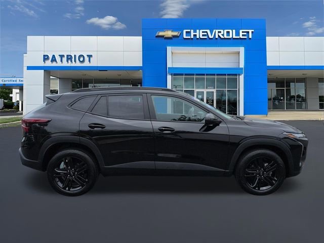 Used 2024 Mosaic Black Metallic Chevrolet ACTIV image 11