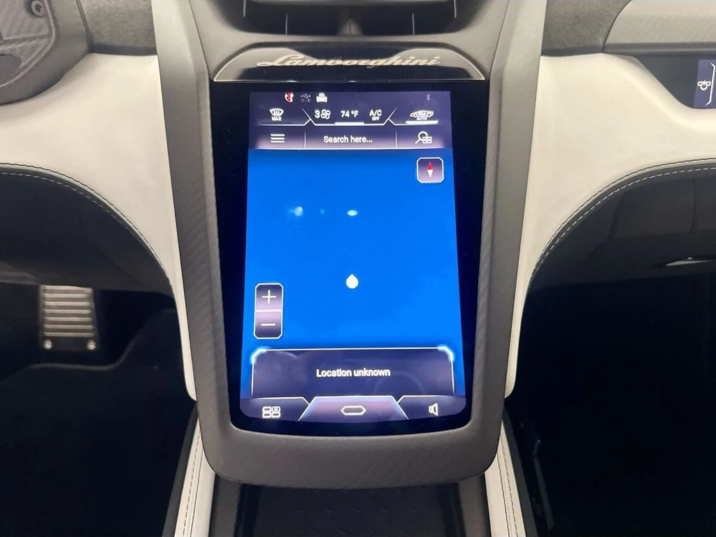 Used 2024  Lamborghini  image 13