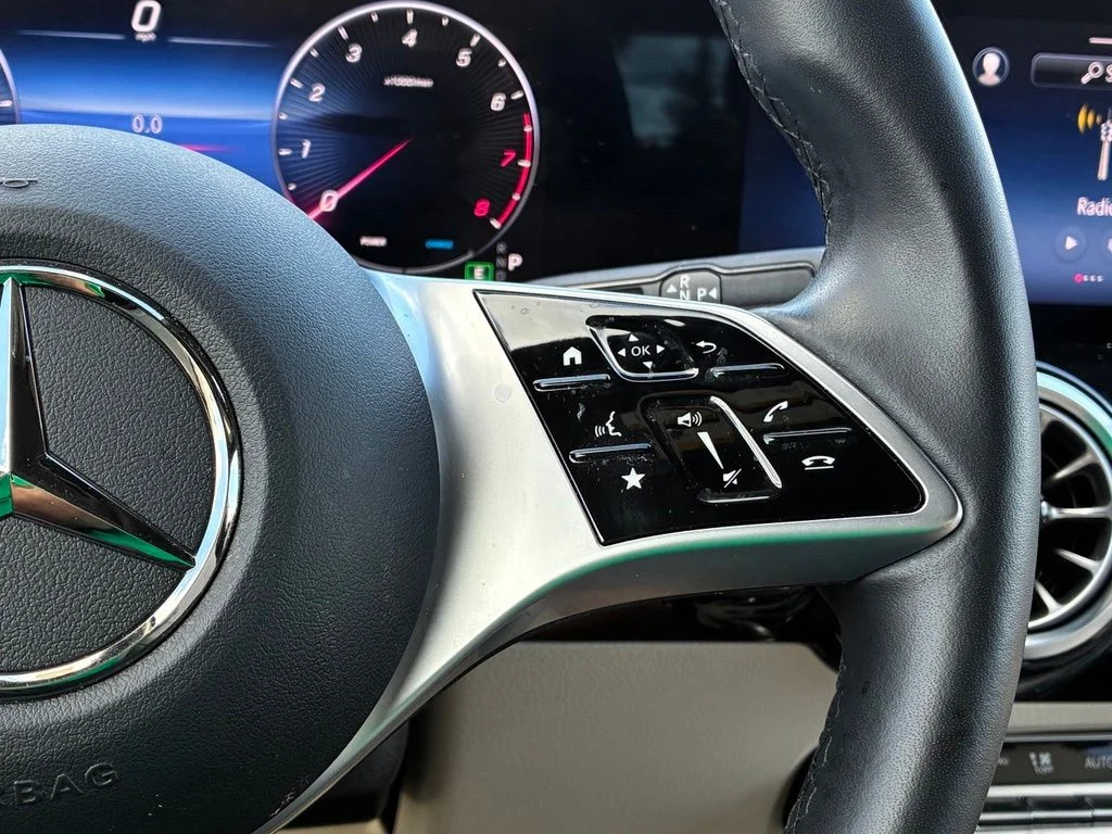Used 2025 White Mercedes-Benz GLA 250 image 33