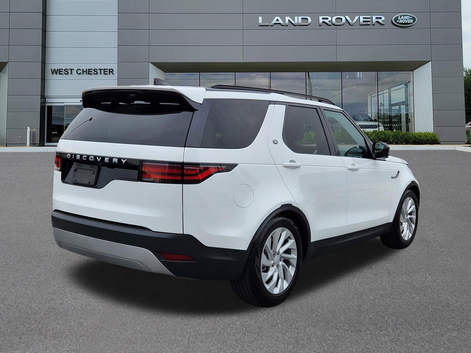 Certified Used 2025 Fuji White Land Rover S image 4