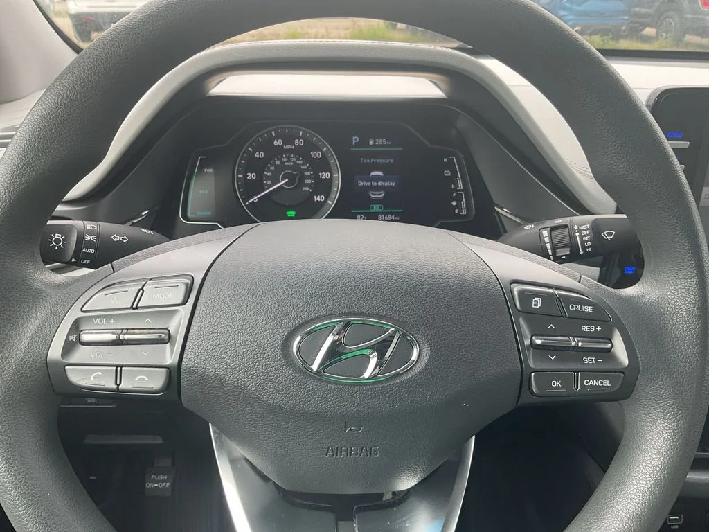 Used 2020 Silver Hyundai Blue image 9