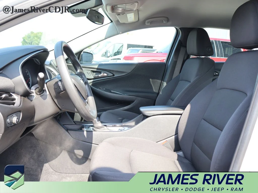 Used 2024 White Chevrolet LT image 22