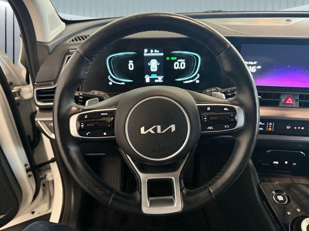 Used 2023 White Kia EX image 10