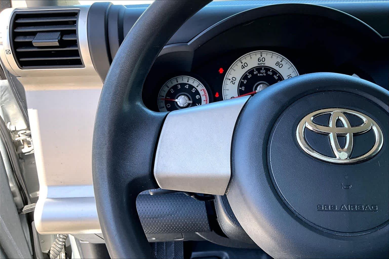 Used 2008 White / Titanium Metallic Toyota  image 23