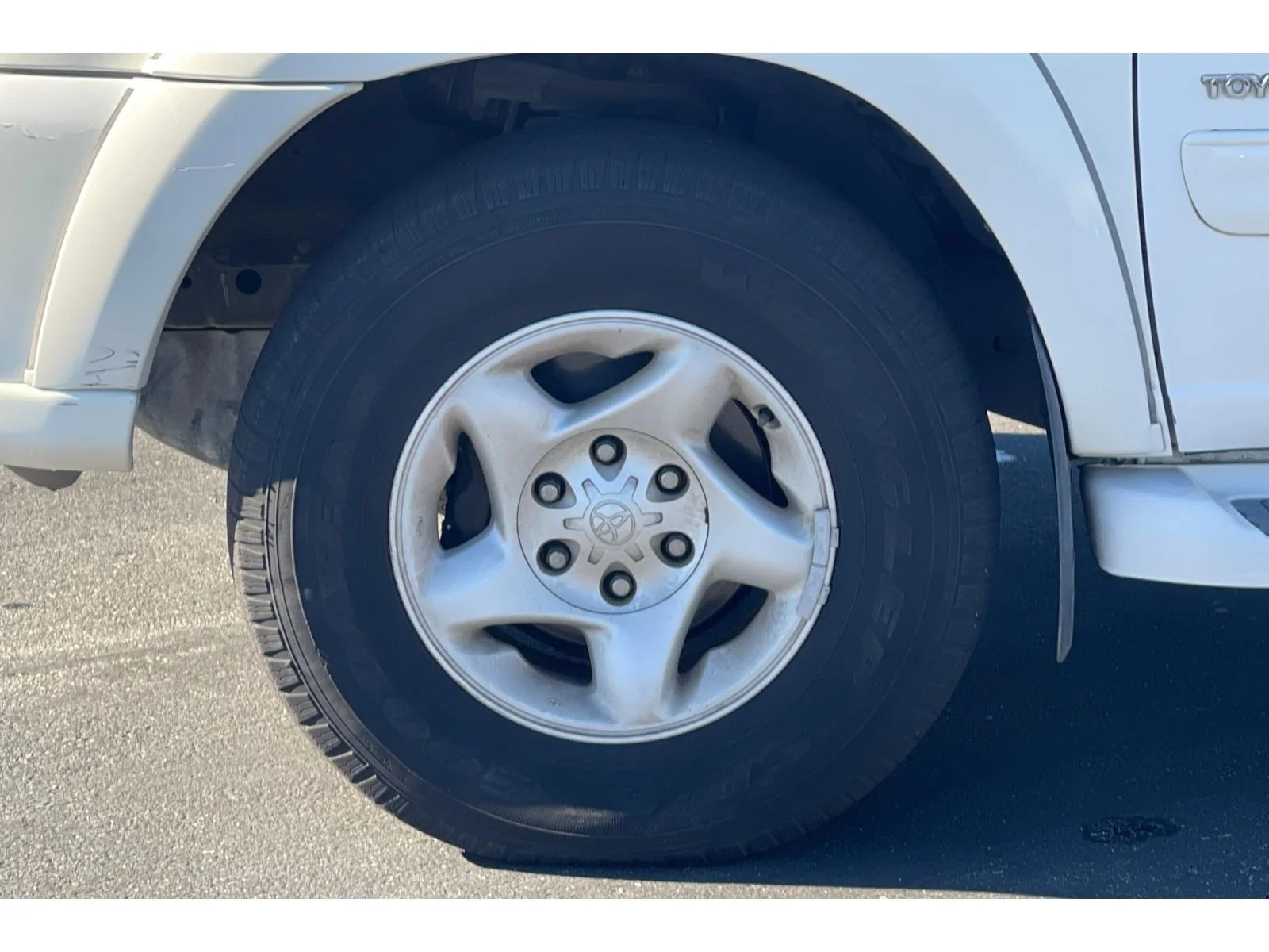 Used 2004 Natural White Toyota Ltd image 11