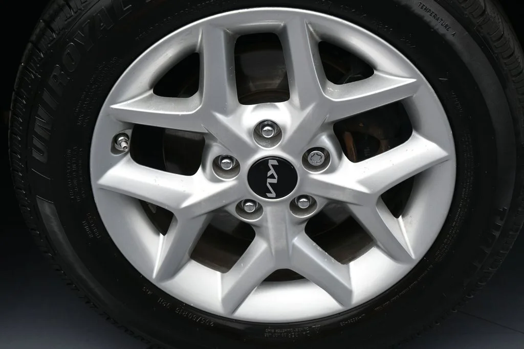 Used 2023 Fusion Black Kia S image 42