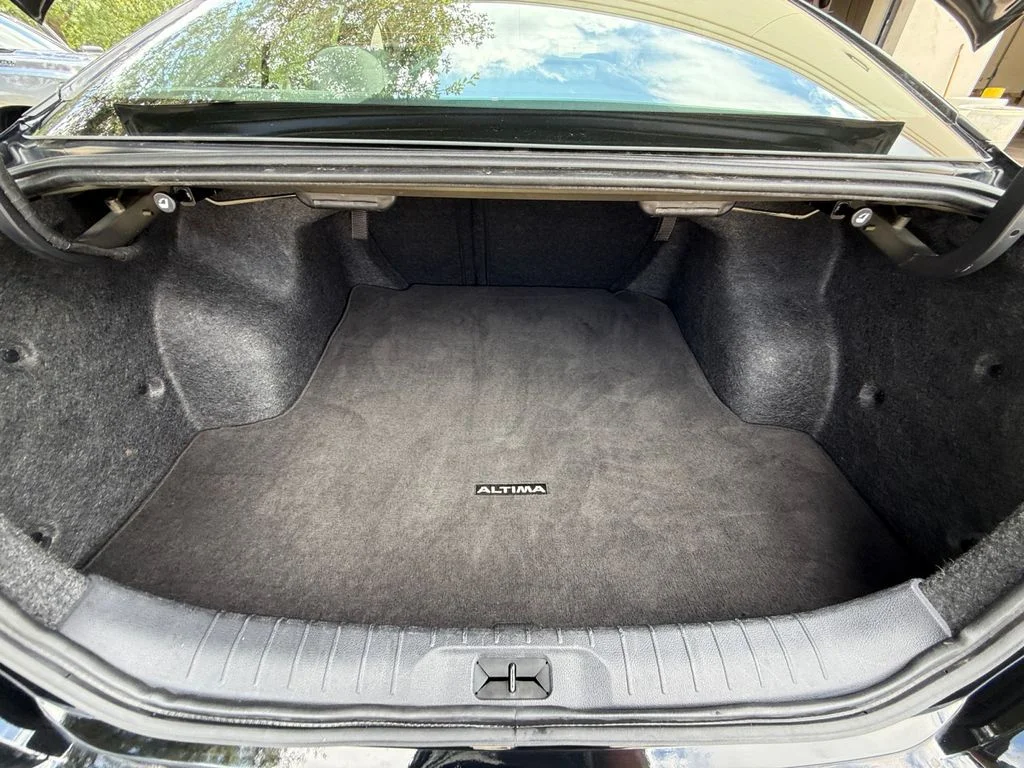 Used 2025 Black Nissan 2.5 SV image 19