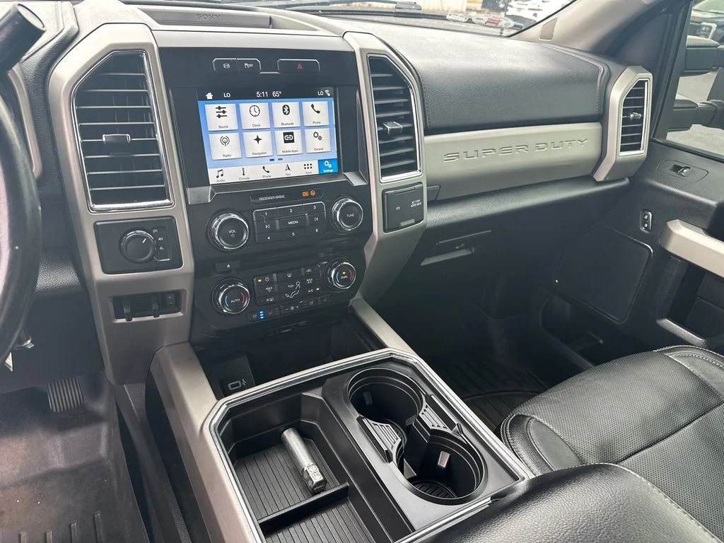 Used 2018 Silver Ford Lariat image 32