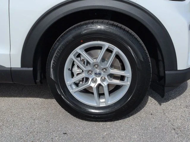 New 2026 Star White Metallic Tri-Coat Ford Active image 11