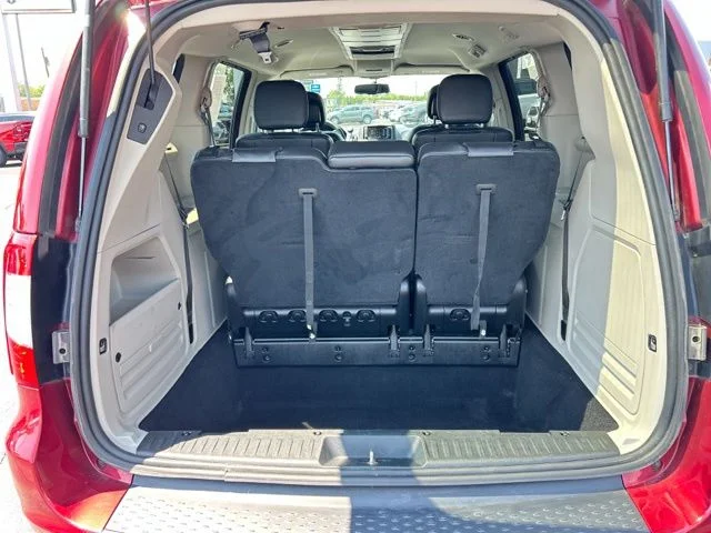 Used 2015 Red Chrysler Touring image 7