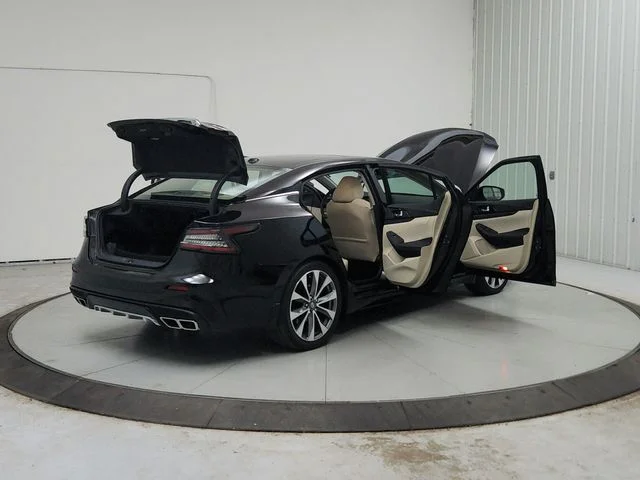 Used 2022 Black Nissan Platinum image 16
