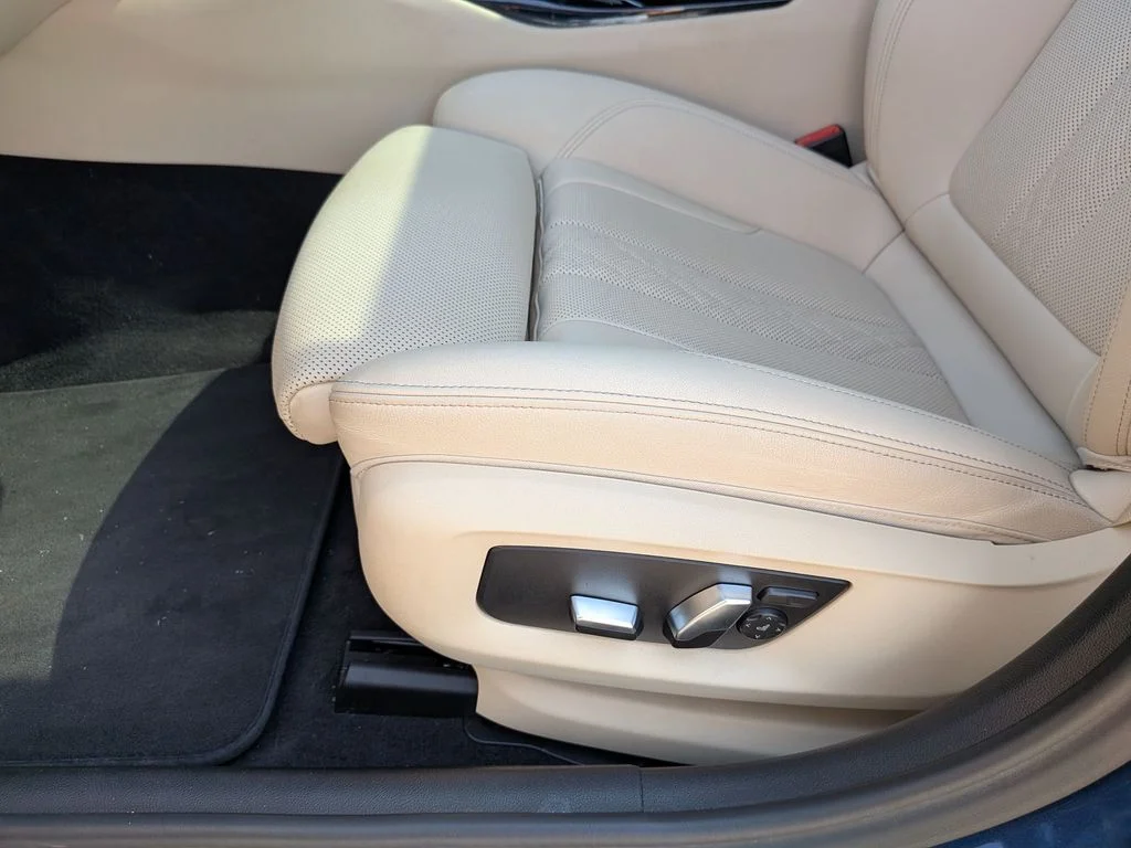 Used 2022 Blue BMW 530i xDrive image 13