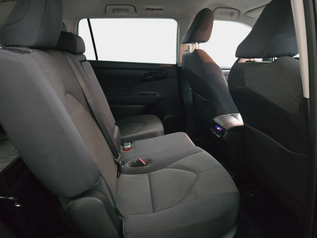 Used 2020  Toyota LE image 13