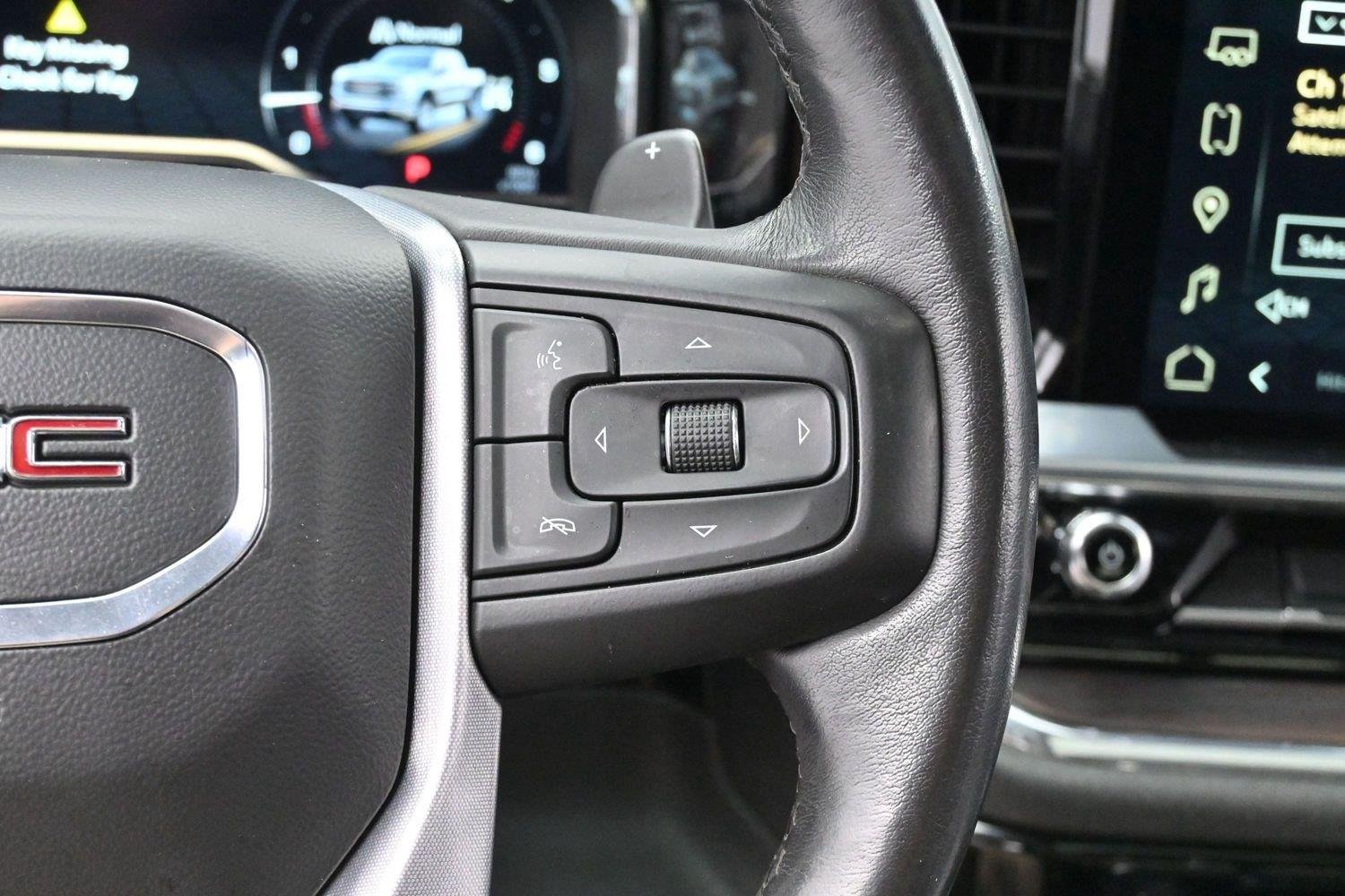 Used 2023 White Frost Tricoat GMC SLT image 16
