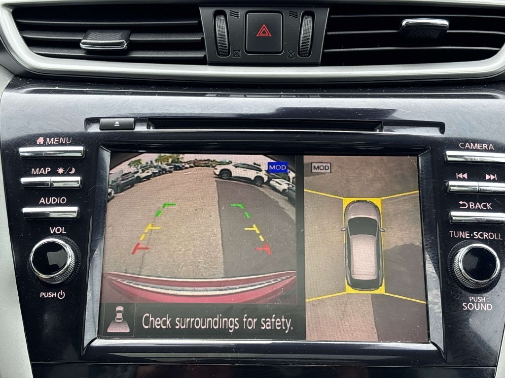 Used 2019 Red Nissan Platinum image 27