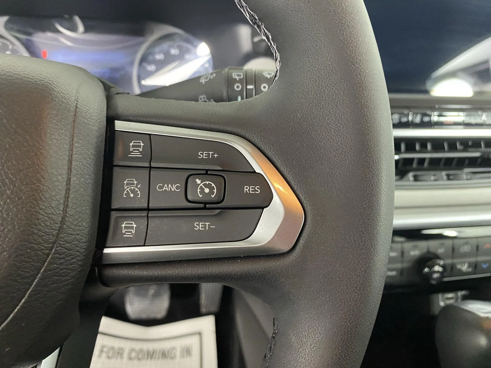 Used 2024 Diamond Black Crystal Pearlcoat Jeep Limited image 17