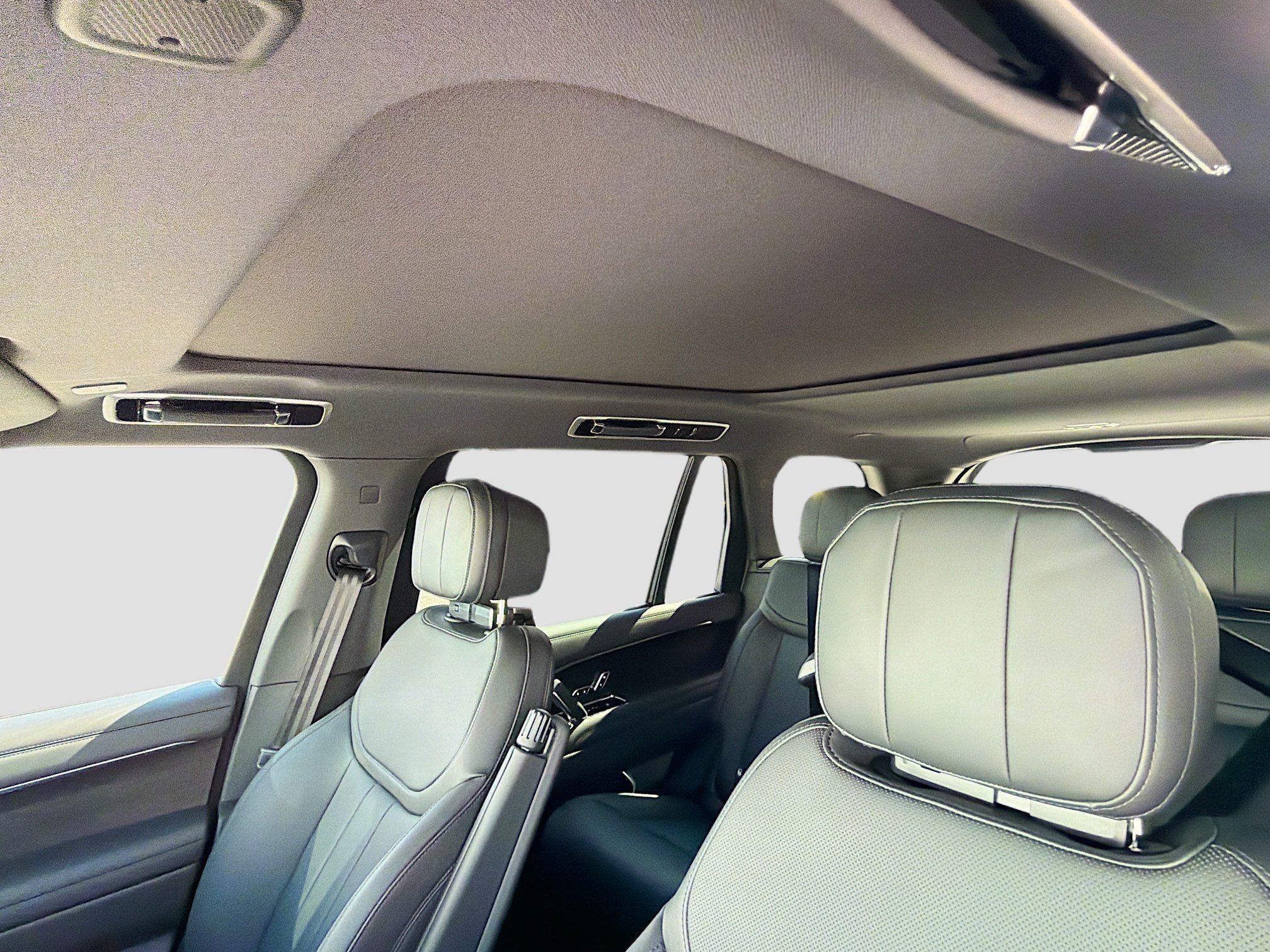 New 2026 Santorini Black LAND ROVER SE 7 Seats image 26
