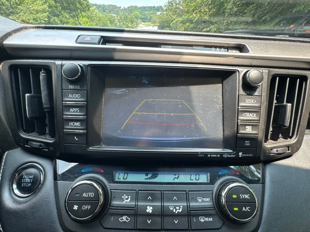 Used 2018 Silver Toyota XLE image 17