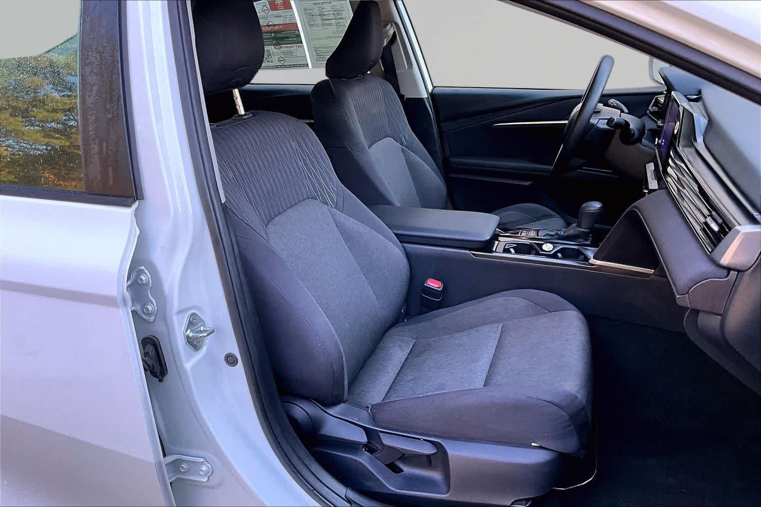 Used 2025 Ice Cap Toyota LE image 9