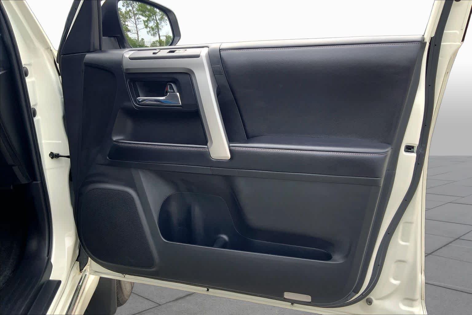 Used 2018 Blizzard Pearl Toyota Limited image 23