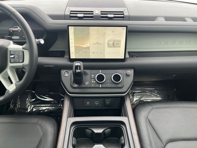 Used 2024  Land Rover S image 15