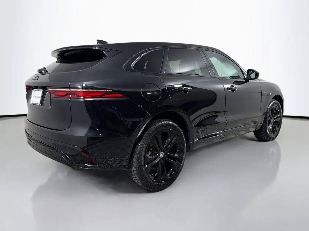 Certified Used 2025 Black Jaguar P250 R-Dynamic S image 5